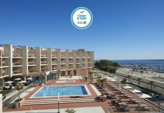 Real Marina Hotel & Spa allows 18 year olds to book a room