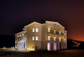 Hotel Raca has Balcony rooms