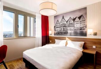 Aparthotel Adagio Frankfurt City Messe allows 18 year olds to book a room