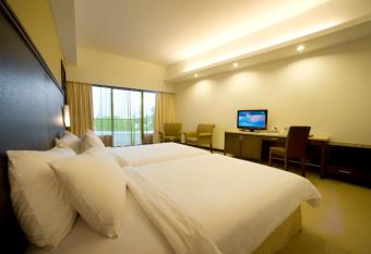 Flamingo Hotel by the Beach, Penang has Balcony rooms