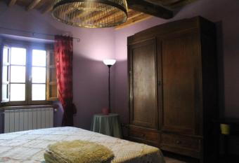 Gombereto 10 has Balcony rooms