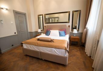 Seven Rooms Boutique Hotel allows 18 year olds to book a room