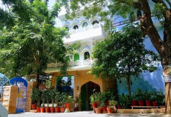 Durag Niwas Guest House has Balcony rooms