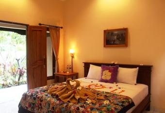 Pande Guest House has Balcony rooms