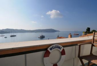 Welcome Hotel has Balcony rooms