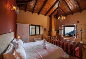 Ilaeira Mountain Resort has Balcony rooms