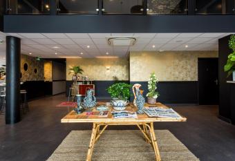 Kyriad Anglet - Biarritz allows 18 year olds to book a room