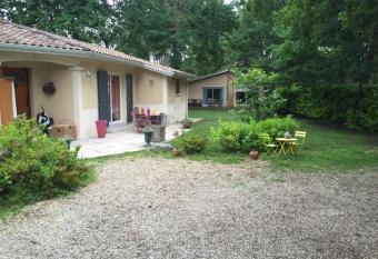 La maison de caroline has Balcony rooms