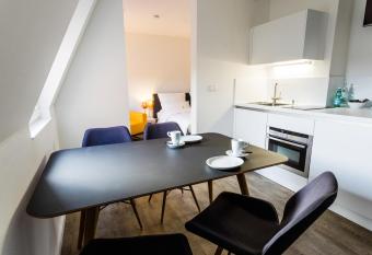 Apartmenthaus K  nigsallee allows 18 year olds to book a room