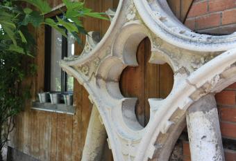 La Rosace has Balcony rooms