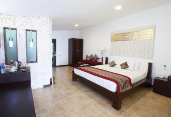 The Theva Residency has rooms with a private hot tub