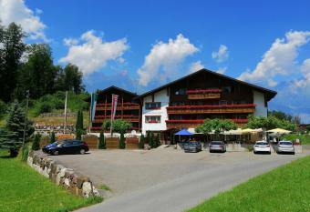 Hotel Restaurant Knobelboden allows 18 year olds to book a room