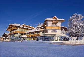 Hotel Gasthof Obermair has Balcony rooms