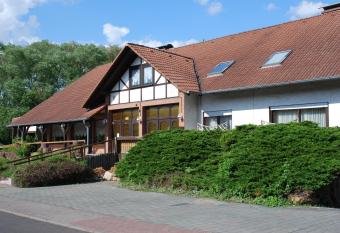Hotel am Steinertsee - Kassel-Ost allows 18 year olds to book a room