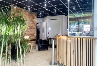 Hotel de Bordeaux allows 18 year olds to book a room