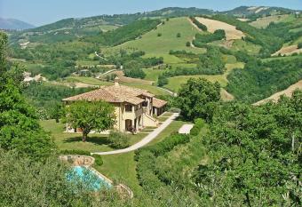 Agriturismo Castagna Alta has Smoking rooms