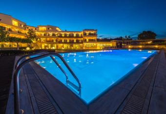 Paradise Resort has Balcony rooms