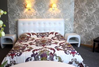 Hotel Felicia allows 18 year olds to book a room