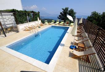 Apartments Oktopus has Balcony rooms