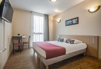 Appart City Classic N  mes allows 18 year olds to book a room