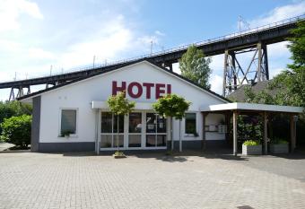 Hotel O felder allows 18 year olds to book a room