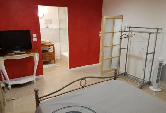 Guesthouse 13 Rue Jeanne d Arc allows 18 year olds to book a room