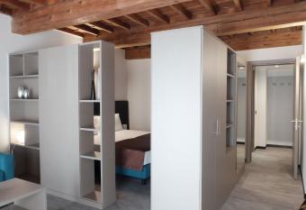 Residence Carlton has Smoking rooms