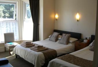 Spindrift Guest House - Adults Only allows 18 year olds to book a room