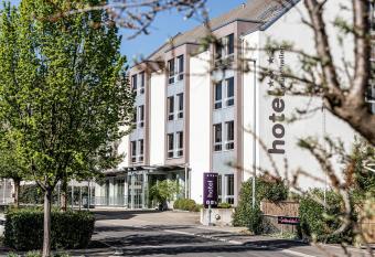 Hotel M  nchwilen allows 18 year olds to book a room