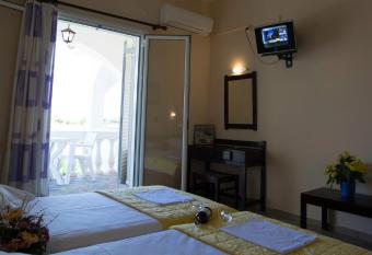 Meltemi Standard Studios allows 18 year olds to book a room