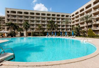 Grand Pyramids Hotel allows 18 year olds to book a room