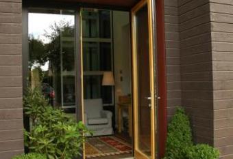 Lijo has Balcony rooms