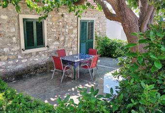 Apartments Kokotic has Balcony rooms