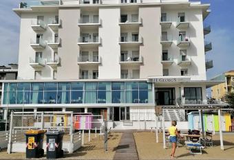 Hotel Globus has Balcony rooms