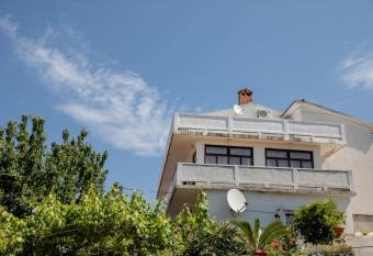 Apartments Anica has Balcony rooms