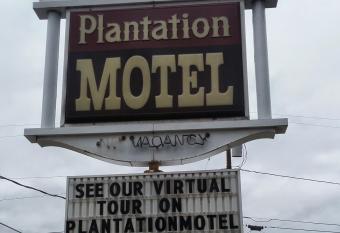 Plantation Motel has Balcony rooms