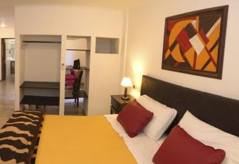 Boutique Hotel De La Fonte & Restaurant has rooms with a private hot tub