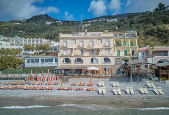 Taverna Del Capitano has Balcony rooms
