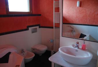 Albergo Ristorante Orazio has rooms with a private hot tub