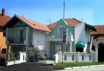 Todorovic Apartments has Smoking/Balcony rooms