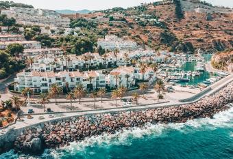 Apartamentos Marina Villages allows 18 year olds to book a room