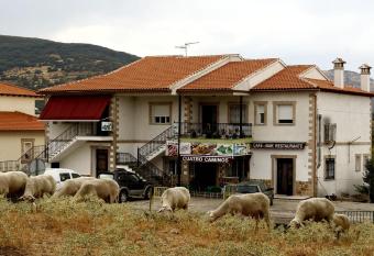 Alojamiento CR Cuatro Caminos has Balcony rooms