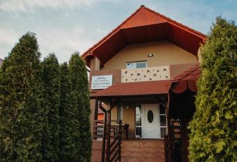 Pensiunea Karla allows 18 year olds to book a room