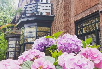 Vakantiewoning Guesthouse MOMO allows 18 year olds to book a room