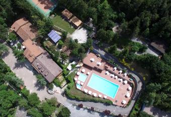 Hotel Pineta Ristorante in Fabriano has Balcony rooms