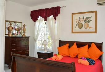 Paradise Palms Jamaica Vacation Rental has Balcony rooms