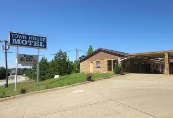 Town House Motel has Smoking rooms