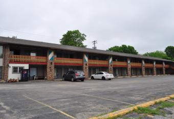 Kewanee Motor Lodge has Balcony rooms