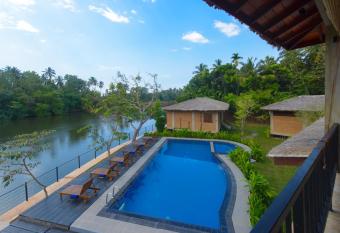 Karunakarala Ayurveda Resort has Balcony rooms