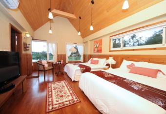 Green Forest Villa has Balcony rooms